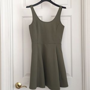H&M Divided Girls Dress Size 6 Green Sleeveless